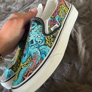 Vans slip on women’s 6.5 (men’s 5)